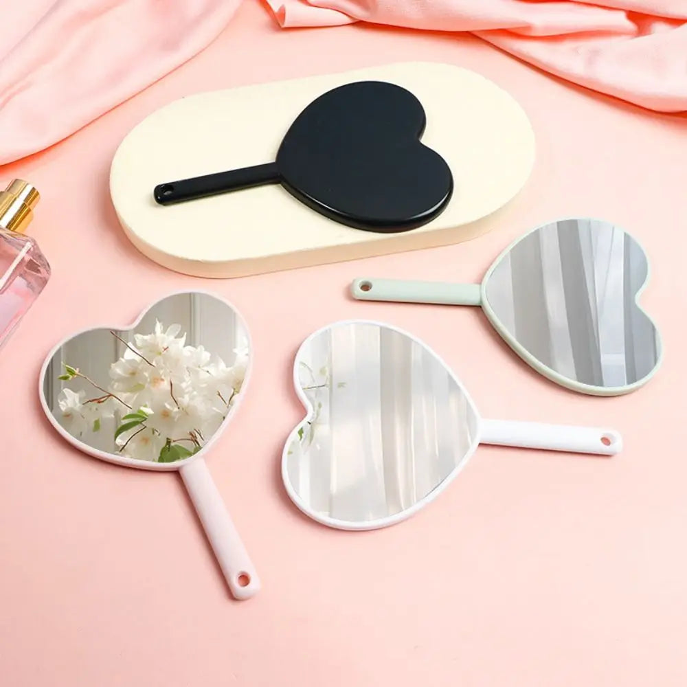 Love Makeup Mirror Handheld Makeup Mirror New Makeup Mirrors Sweet Girl Style Suitable for Carrying Around